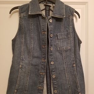 Sleeveless jean jacket